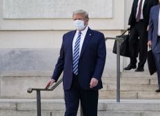 Imagem de Trump deixa hospital e retorna à Casa Branca para continuar tratamento de Covid-19