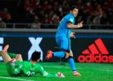 Imagem de Suárez marca três vezes e coloca o Barcelona na final do Mundial de Clubes