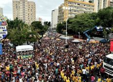 Imagem de Carnaval 2021: Blocos e camarotes seguem vendendo abadás em Salvador
