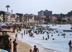 Imagem de Sem fiscalização da Guarda Municipal, praias de Salvador lotam mais uma vez