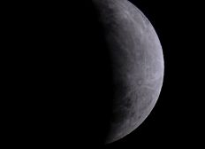 Imagem de Nasa anuncia descoberta de água em estado líquido na Lua