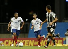 Imagem de Com gol nos acréscimos, Bahia vence e joga Botafogo para a zona do rebaixamento