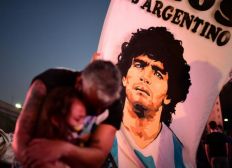 Imagem de Buenos Aires explode em aplausos por Maradona