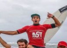 Imagem de Bino Lopes vence campeonato brasileiro de surf  e se torna segundo baiano a levantar a taça