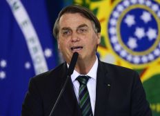Imagem de Bolsonaro evita criticar excessos nos EUA e reitera ligação com Trump