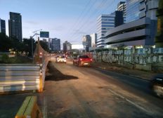 Imagem de Tráfego de veículos é liberado na avenida Magalhães Neto