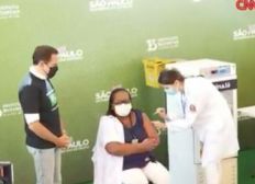 Imagem de Enfermeira de São Paulo é 1ª vacinada contra Covid-19 no Brasil