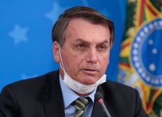Imagem de Bolsonaro realiza reunião de emergência com ministros para discutir vacinação nacional