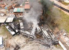 Imagem de Incêndio atinge diversos ônibus em garagem de Salvador 
