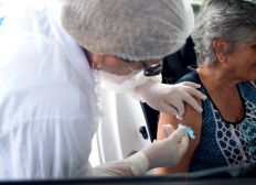 Imagem de Bahia inicia a vacinação de idosos acima de 80 anos a partir de segunda (8)