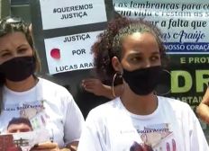 Imagem de Parentes e amigos de barbeiro morto a tiros em bar de Salvador realizam protesto 