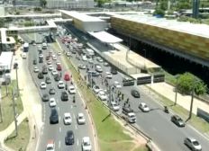 Imagem de Manifestação deixa trânsito lento na Ligação Iguatemi-Paralela, em Salvador