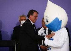 Imagem de Jair Bolsonaro decide se vacinar contra Covid-19
