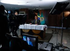 Imagem de Bolsonaro diz que Brasil será autossuficiente na produção de vacinas