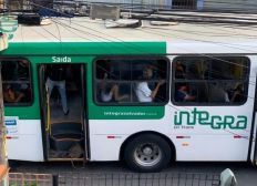 Imagem de Quatro homens armados fazem 'arrastão' em ônibus de Salvador
