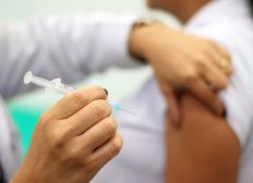 Imagem de Ritmo de vacinação contra covid no Brasil mais que triplica em um mês