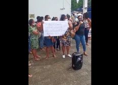 Imagem de Merendeiras de escolas municipais fazem protesto em Salvador 