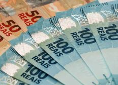 Imagem de Governo prevê salário mínimo de R$ 1.147 em 2022, sem ganho real