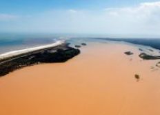 Imagem de Mancha de lama no litoral do ES triplica de tamanho, dizem órgãos ambientais
