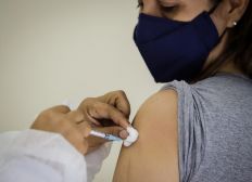 Imagem de Com eficácia de 47%, vacina da CureVac contra covid-19 falha em teste