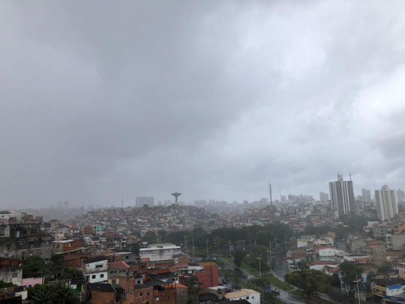 Imagem de Final de semana vai ser de tempo nublado e chuva a qualquer hora na capital baiana