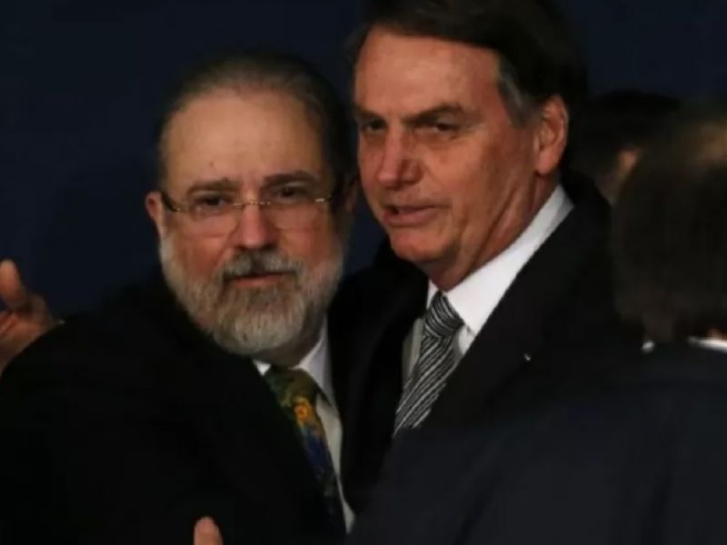 Imagem de Bolsonaro comunica o envio ao Senado a recondução de Aras como PGR