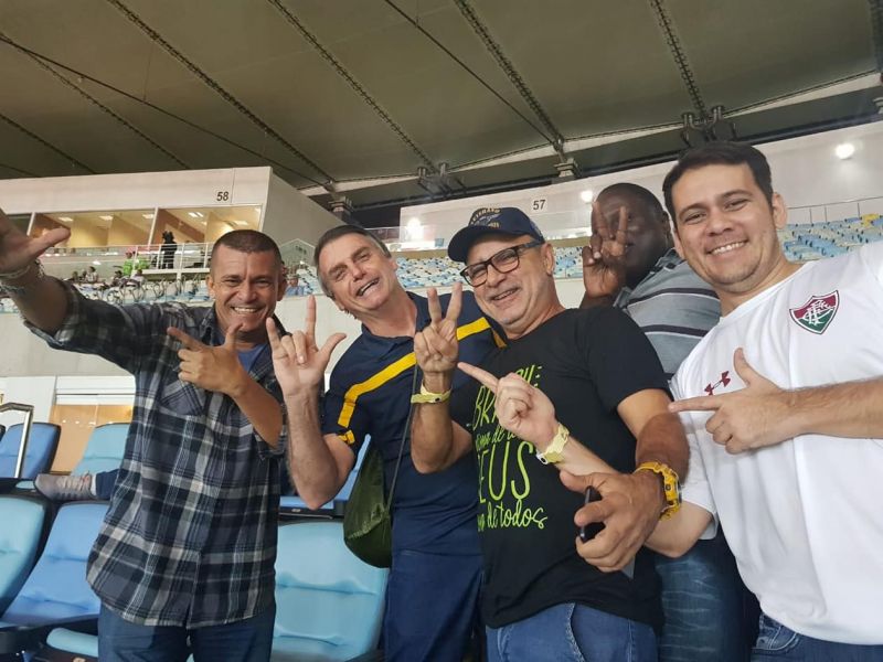 Imagem de Queiroz manda recado para aliados de Bolsonaro