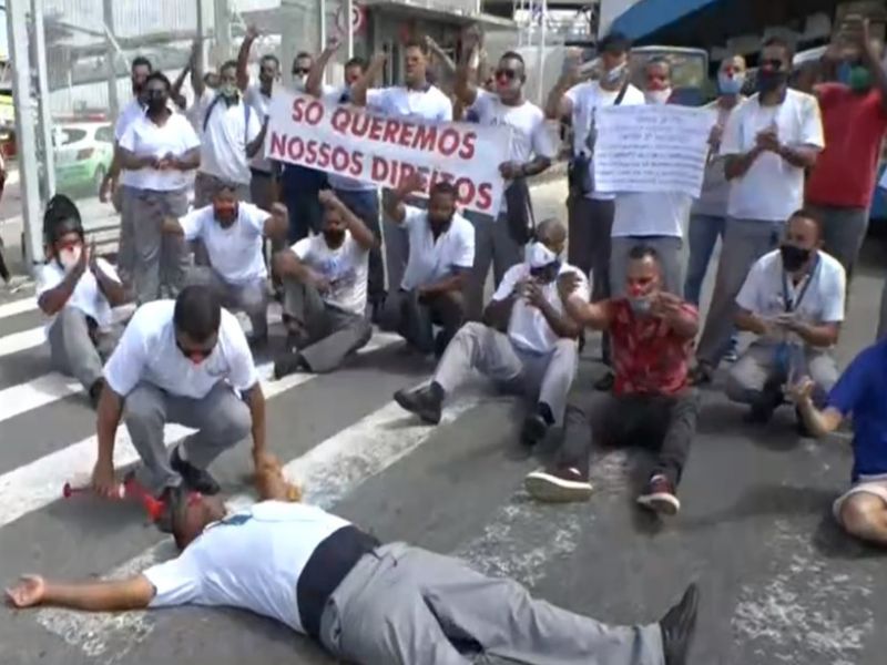 Imagem de Rodoviários protestam por pagamento de acordo trabalhista na Estação Mussurunga