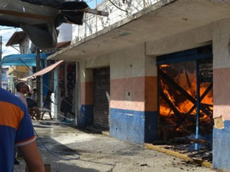 Imagem de Incêndio destrói loja de móveis na Bahia; ninguém ficou ferido