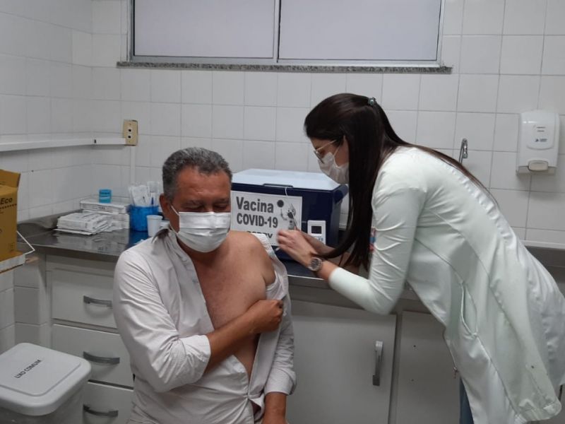 Imagem de Rui recebe a segunda dose da vacina contra a Covid-19 nesta sexta (30)