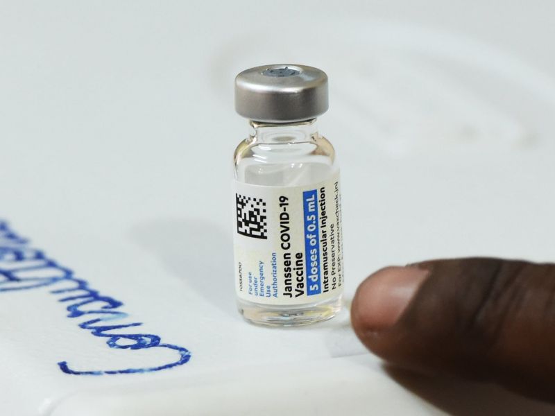 Imagem de Cobiçada por 'sommeliers' de vacina, Janssen encalha em duas cidades baianas 