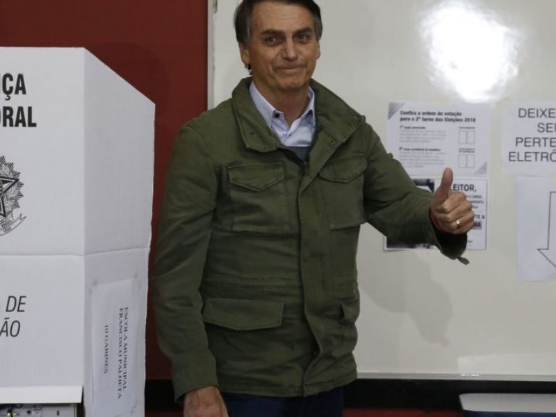 Imagem de Após derrota na Câmara, Bolsonaro diz que "não é possível confiar nas eleições"