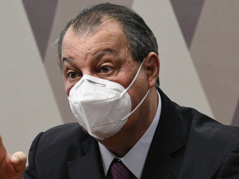 Imagem de Aziz encerra sessão da CPI, mas Barros vai ser convocado novamente