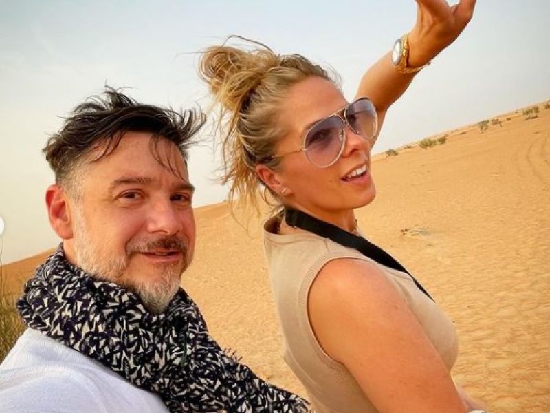 Imagem de Galisteu curte férias em Dubai ao lado do marido e do filho, em hotel com diária a partir de R$ 2 mil