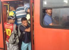 Imagem de Passageiros ficam feridos após motorista arrastar ônibus com porta aberta na Bonocô