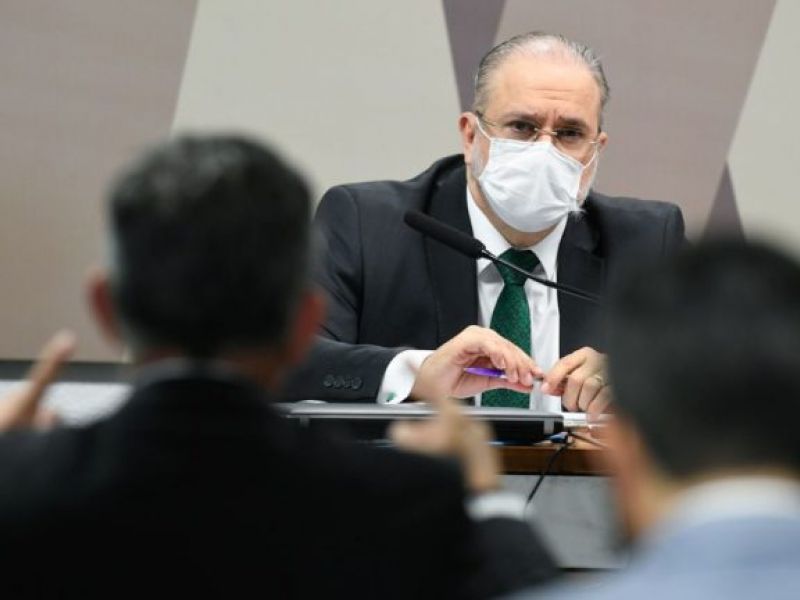 Imagem de Senadores recorrem de decisão de Moraes que arquivou notícia-crime contra Aras