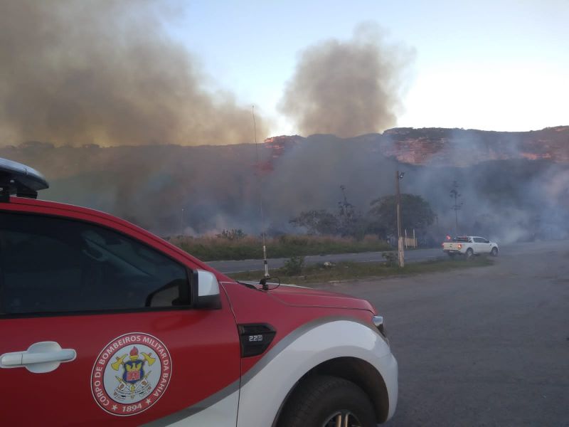 Imagem de   Incêndio florestal atinge Morro do Pai Inácio na Chapada Diamantina