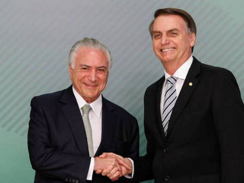 Imagem de     Bolsonaro e Temer combinaram estratégia sobre "Declaração à Nação", afirma jornal
