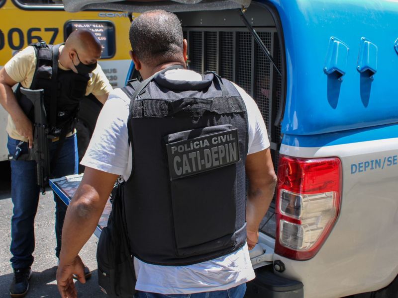 Imagem de Homem que cegou ex-companheira com garrafa e vidro é preso em Salvador