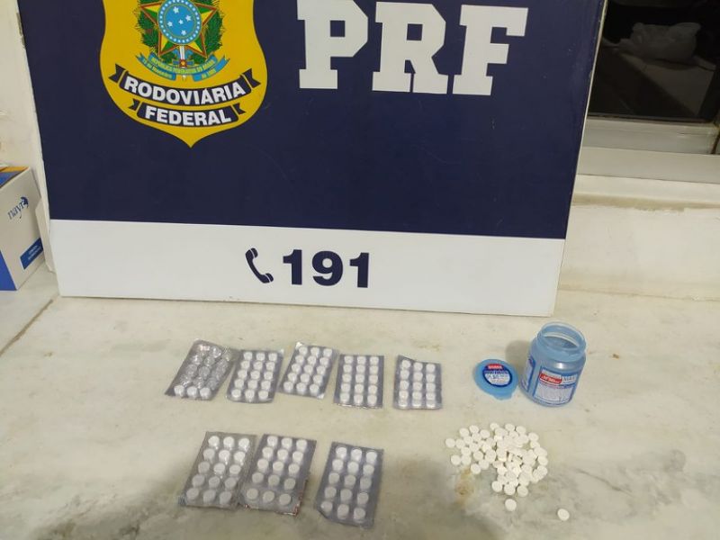 Imagem de   Caminhoneiro é preso com mais de 170 comprimidos de anfetamina em Ibotirama