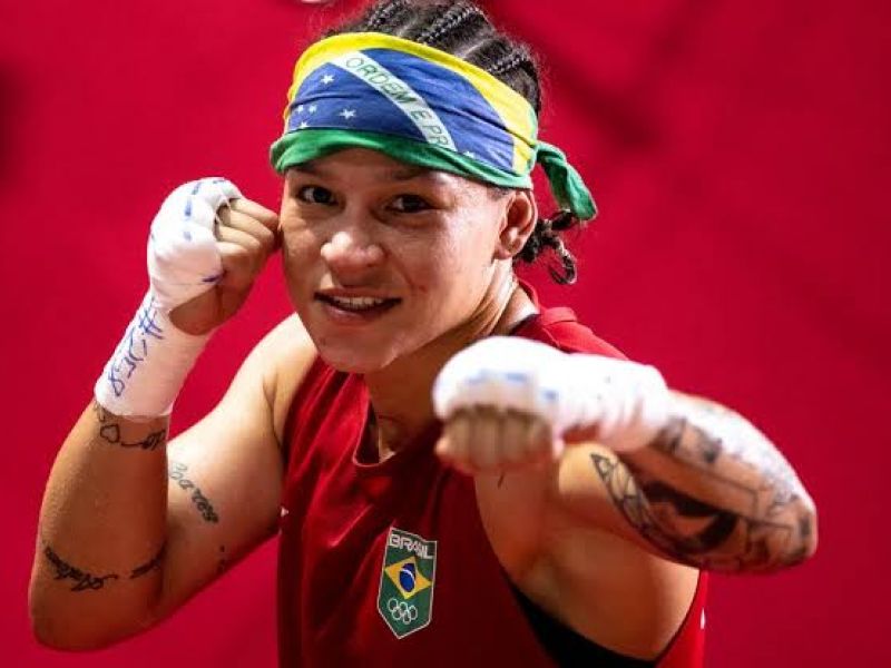 Imagem de Bia Ferreira atropela rival e garante ouro no Mundial Militar de Boxe