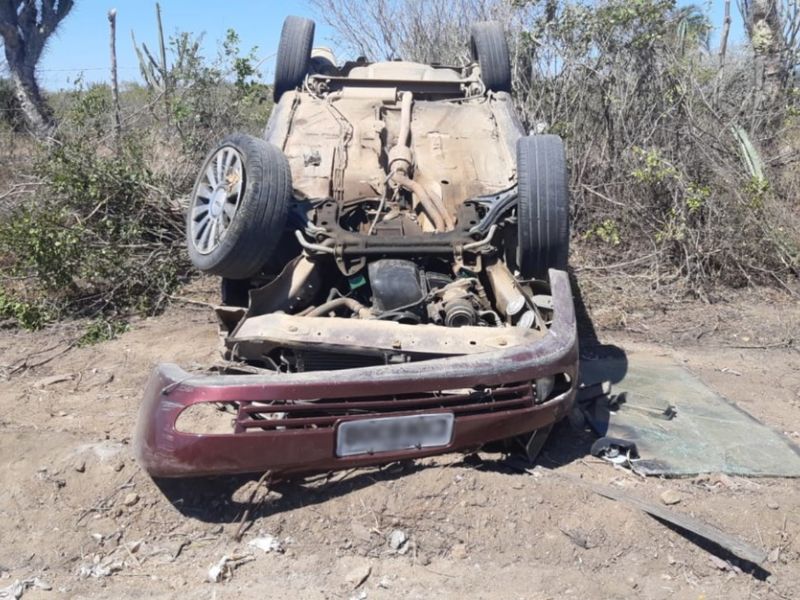 Imagem de Grávida fica ferida após capotamento de veículo na BR-324 no município de Nova Fátima