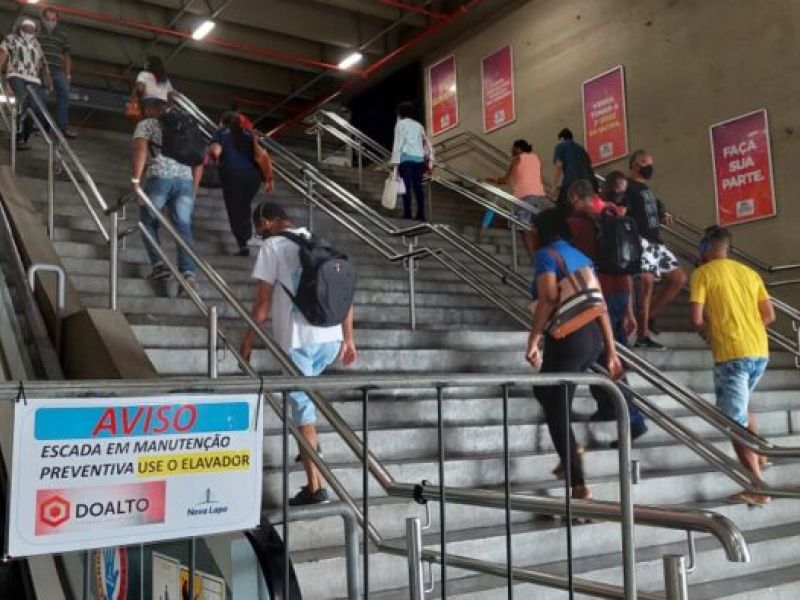 Imagem de Paradas há 15 dias, escadas rolantes da Lapa deixam usuários indignados