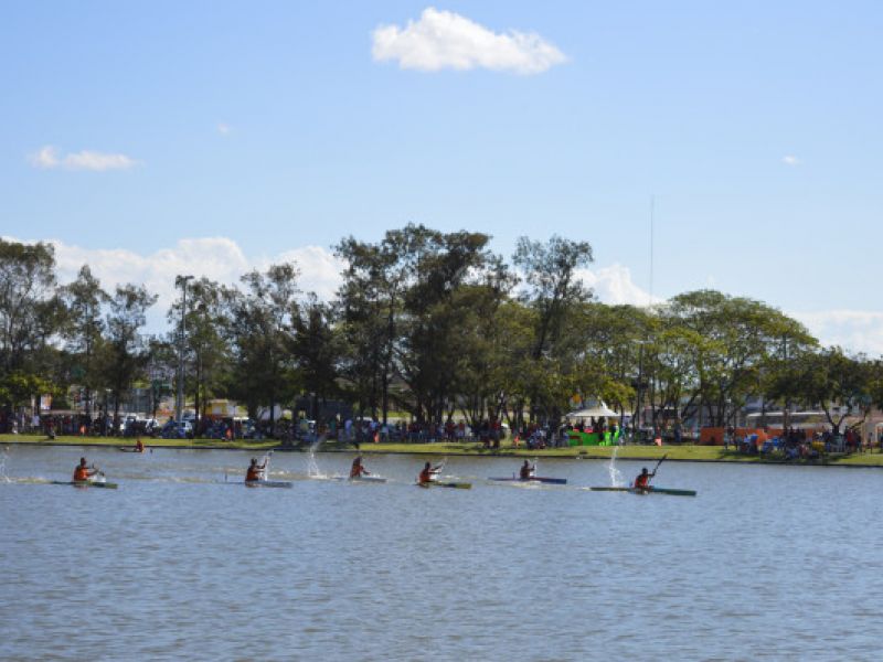 Imagem de Alunos de projeto Remando no Litoral Sul participam de campeonato brasileiro de canoagem, em Brasília