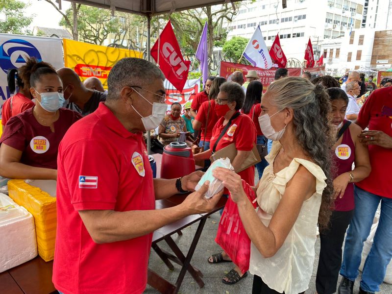 Imagem de No dia do servidor público, trabalhadores protestam contra a Reforma Administrativa