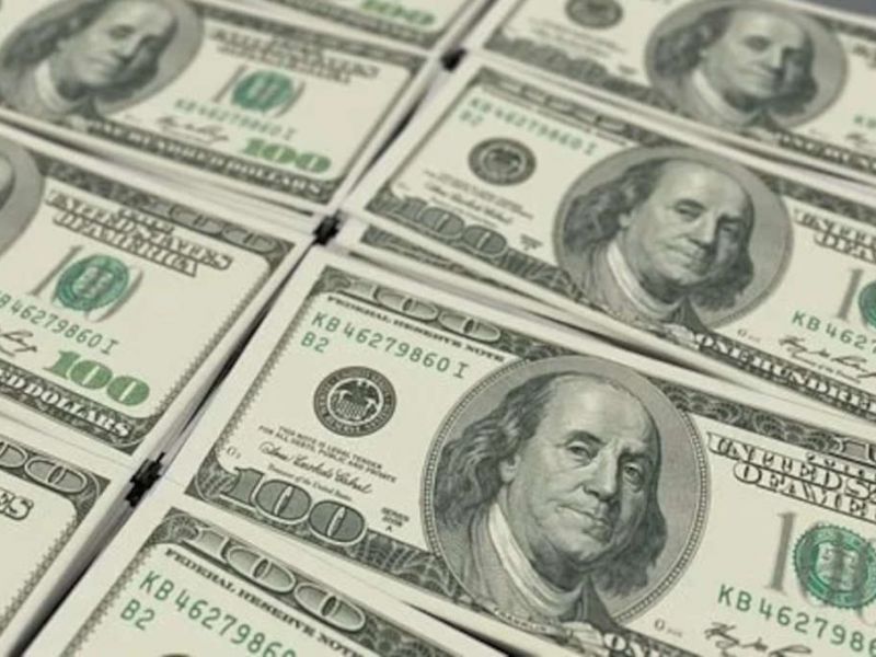Imagem de Dólar vai a R$ 5,67 e fecha no maior valor em mais de seis meses