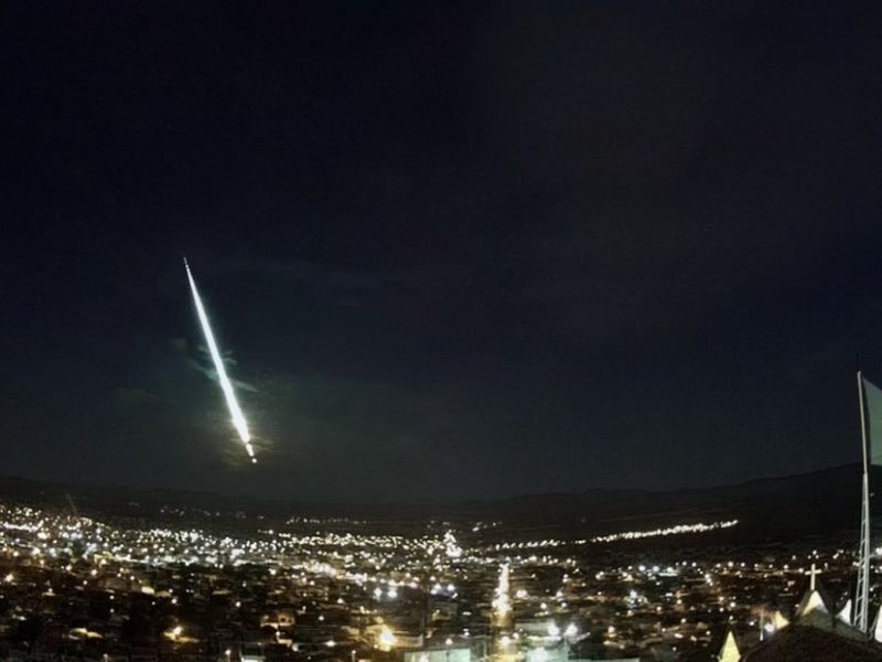 Imagem de Meteoro cruza céu da Bahia e cai na cidade de Euclides da Cunha; confira imagens