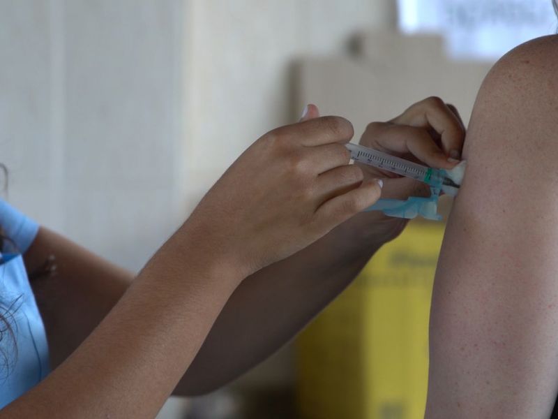 Imagem de Ministério da Economia vai liberar R$ 1,4 bi para compra de vacinas