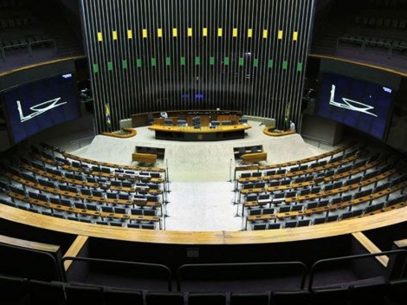 Imagem de Deputados pressionam por Auxílio Brasil maior do que o previsto pelo governo e votação é adiada de novo