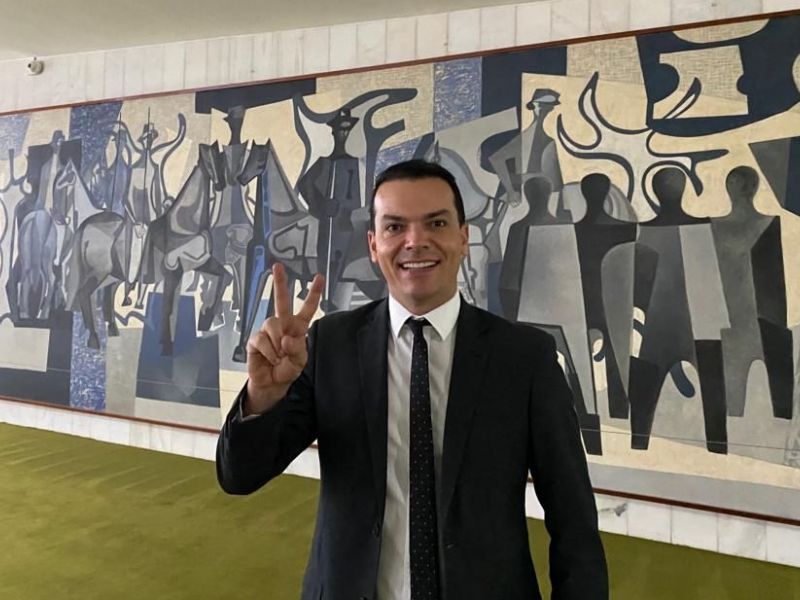 Imagem de Senado aprova piso salarial da Enfermagem e ativista baiano em Brasília comemora